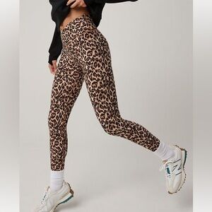 Offline by Aerie Real Me Leopard Crossover High Rise 7/8 Leggings Size S
